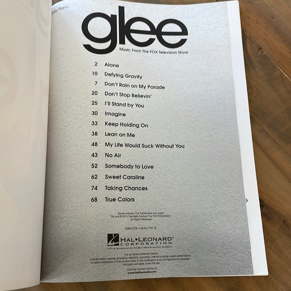 🌷5/$20🌷 “glee” Easy Piano Music Book - Picture 5 of 5